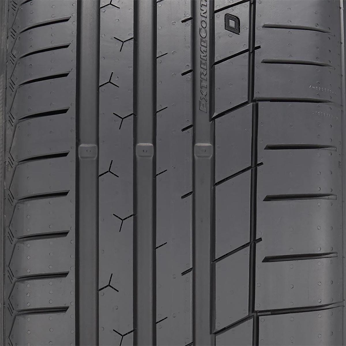 Pneu 235/35R20 Continental ExtremeContact Sport 88Y                                                                                                                                                     