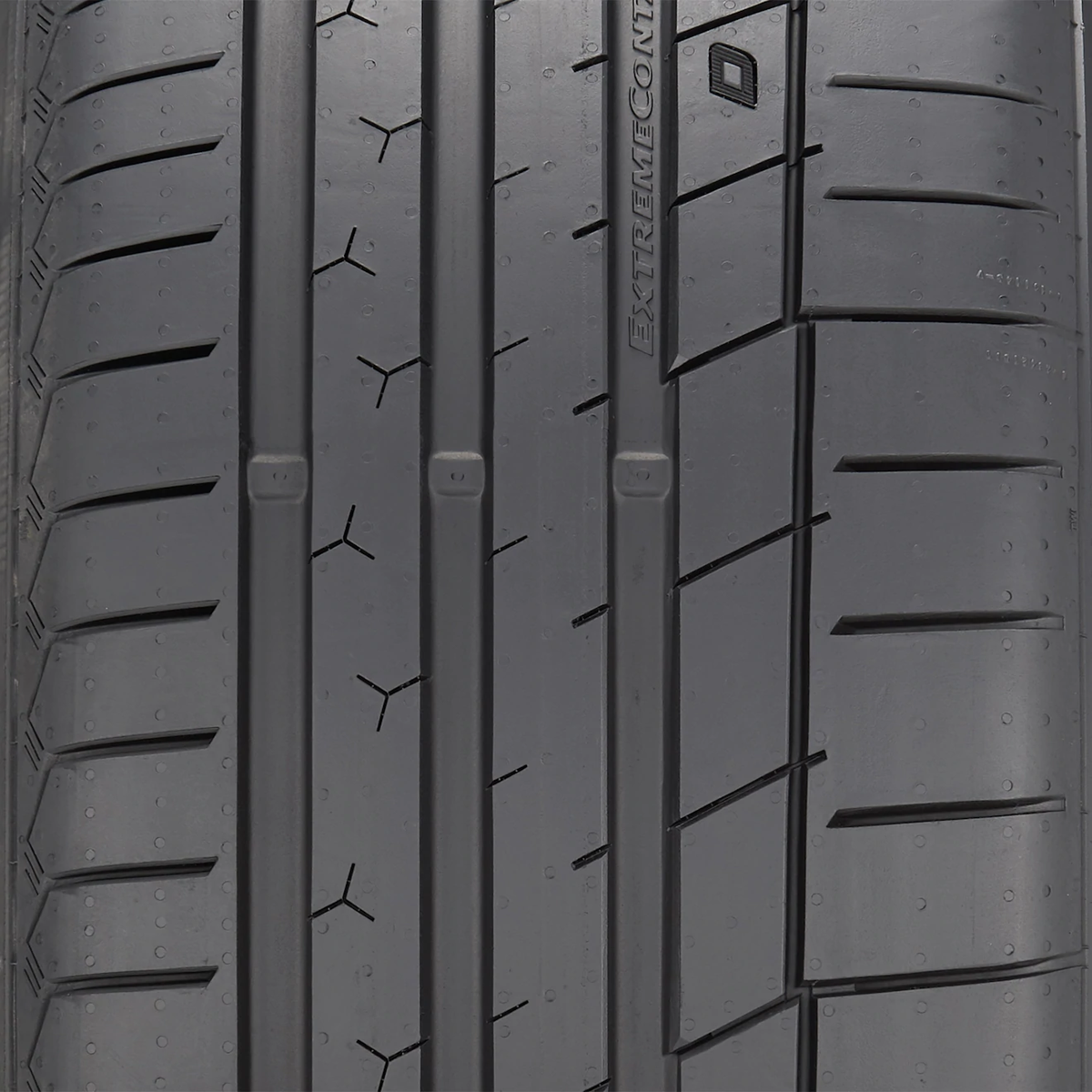 Pneu 245/35R19 Continental ExtremeContact Sport 93Y                                                                                                                                                     